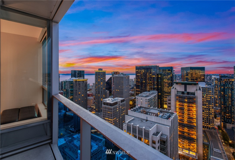 737 Olive, Seattle, Washington 98101, 3 Bedrooms Bedrooms, ,3 BathroomsBathrooms,Residential,For Sale,OLIVE 8 CONDOMINIUM,Olive,NWM1852132