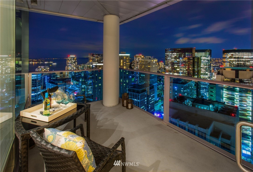 737 Olive, Seattle, Washington 98101, 3 Bedrooms Bedrooms, ,3 BathroomsBathrooms,Residential,For Sale,OLIVE 8 CONDOMINIUM,Olive,NWM1852132