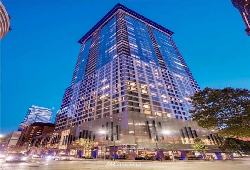 737 Olive, Seattle, Washington 98101, 3 Bedrooms Bedrooms, ,3 BathroomsBathrooms,Residential,For Sale,OLIVE 8 CONDOMINIUM,Olive,NWM1852132