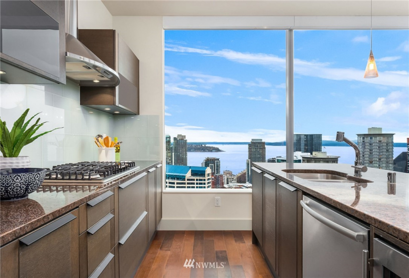 737 Olive, Seattle, Washington 98101, 3 Bedrooms Bedrooms, ,3 BathroomsBathrooms,Residential,For Sale,OLIVE 8 CONDOMINIUM,Olive,NWM1852132