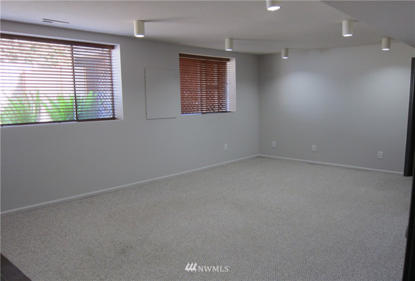 14201 45th, Bellevue, Washington 98006, 4 Bedrooms Bedrooms, ,2 BathroomsBathrooms,Residential Lease,For Rent,Somerset,45th,NWM1854528