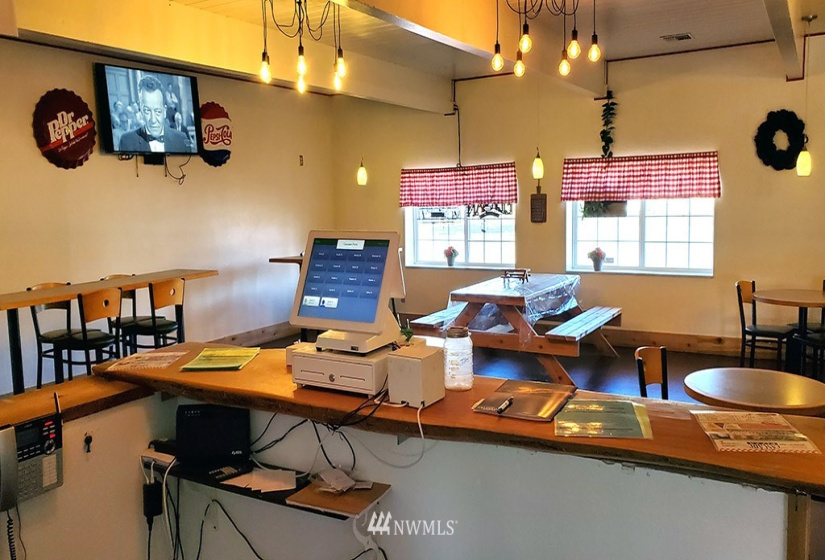 203 Main, Elma, Washington 98541, ,Commercial Sale,For Sale,Main,NWM1854966