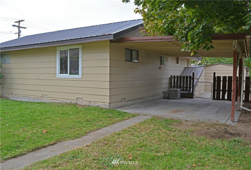 504 6th, Coulee Dam, Washington 99116, 2 Bedrooms Bedrooms, ,1 BathroomBathrooms,Residential,For Sale,6th,NWM1853531