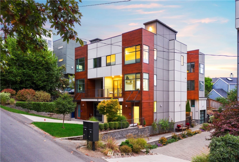410 Fulton, Seattle, Washington 98119, 3 Bedrooms Bedrooms, ,1 BathroomBathrooms,Residential,For Sale,Fulton,NWM1855794