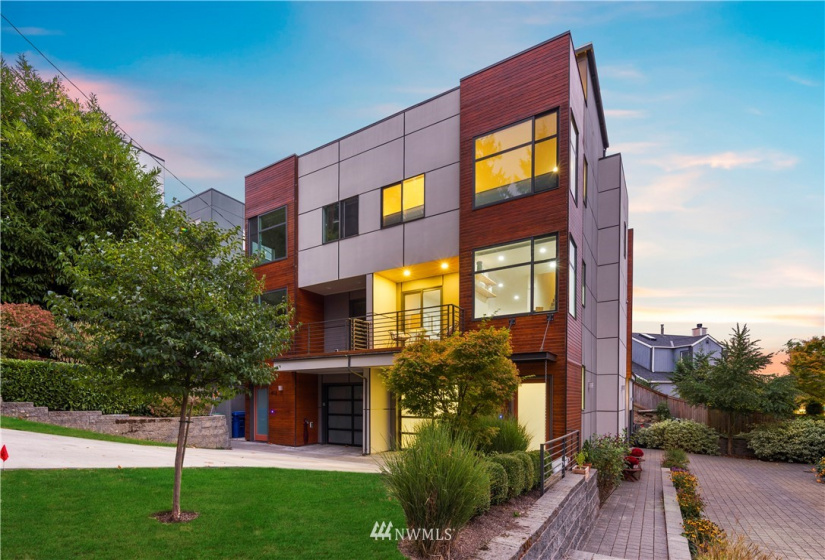 410 Fulton, Seattle, Washington 98119, 3 Bedrooms Bedrooms, ,1 BathroomBathrooms,Residential,For Sale,Fulton,NWM1855794