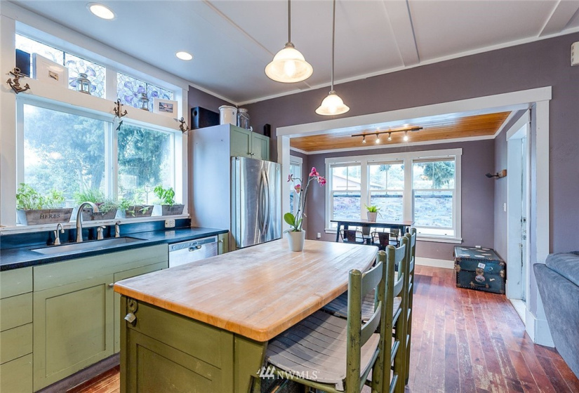 712 Mcpherson, Port Townsend, Washington 98368, 3 Bedrooms Bedrooms, ,2 BathroomsBathrooms,Residential,For Sale,Eisenbeis,Mcpherson,NWM1849869