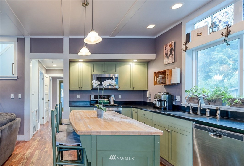 712 Mcpherson, Port Townsend, Washington 98368, 3 Bedrooms Bedrooms, ,2 BathroomsBathrooms,Residential,For Sale,Eisenbeis,Mcpherson,NWM1849869