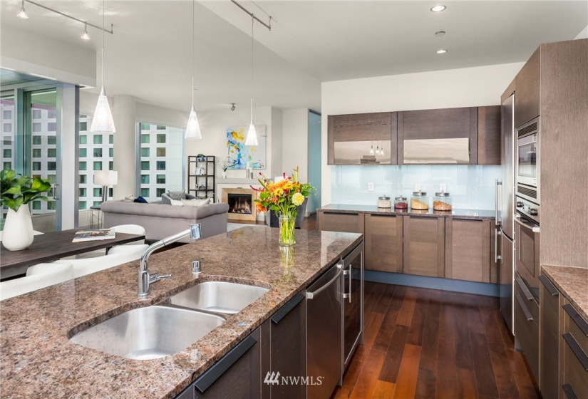737 Olive, Seattle, Washington 98101, 3 Bedrooms Bedrooms, ,3 BathroomsBathrooms,Residential,For Sale,OLIVE 8 CONDOMINIUM,Olive,NWM1856456