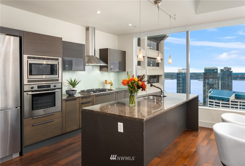 737 Olive, Seattle, Washington 98101, 3 Bedrooms Bedrooms, ,3 BathroomsBathrooms,Residential,For Sale,OLIVE 8 CONDOMINIUM,Olive,NWM1856456