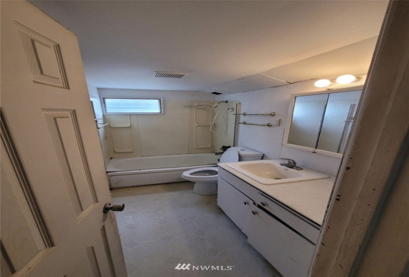 15502 5th, Tacoma, Washington 98445, 2 Bedrooms Bedrooms, ,1 BathroomBathrooms,Residential,For Sale,5th,NWM1856209