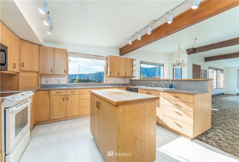 210 Totem Pole, Manson, Washington 98831, 3 Bedrooms Bedrooms, ,2 BathroomsBathrooms,Residential,For Sale,Totem Pole,NWM1856353