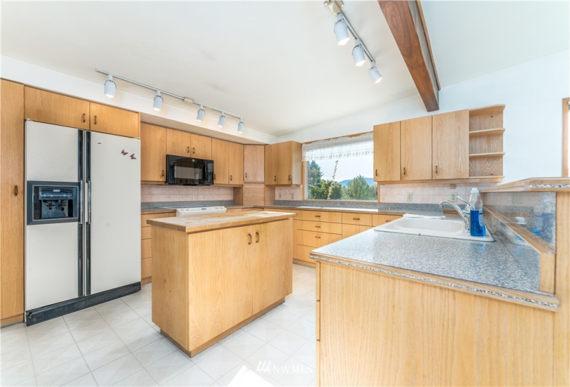 210 Totem Pole, Manson, Washington 98831, 3 Bedrooms Bedrooms, ,2 BathroomsBathrooms,Residential,For Sale,Totem Pole,NWM1856353