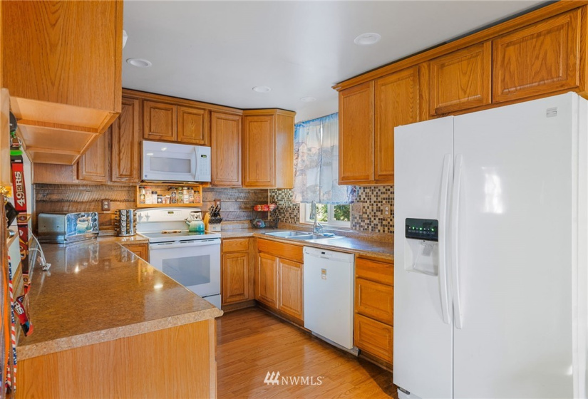 652 Adams, Republic, Washington 99166, 4 Bedrooms Bedrooms, ,Residential,For Sale,Adams,NWM1856692