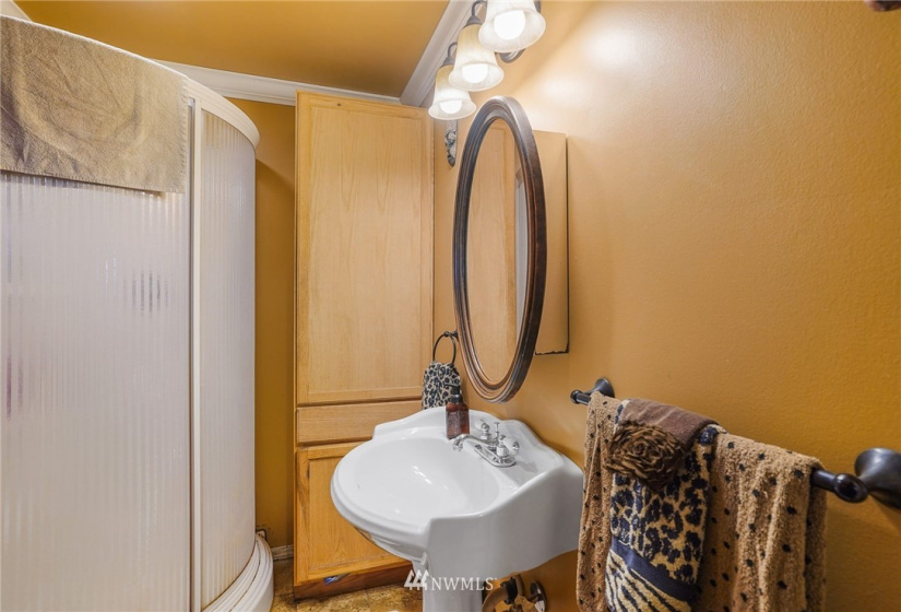 652 Adams, Republic, Washington 99166, 4 Bedrooms Bedrooms, ,Residential,For Sale,Adams,NWM1856692