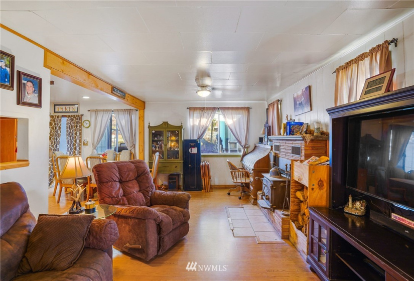 652 Adams, Republic, Washington 99166, 4 Bedrooms Bedrooms, ,Residential,For Sale,Adams,NWM1856692