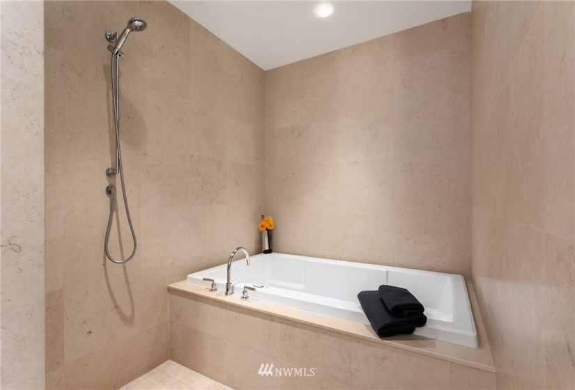 1521 2nd, Seattle, Washington 98101, 2 Bedrooms Bedrooms, ,1 BathroomBathrooms,Residential,For Sale,Fifteen Twenty-One Second Avenue,2nd,NWM1821533