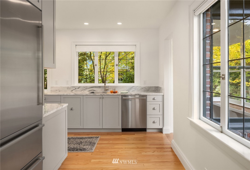 926 Harvard, Seattle, Washington 98102, 4 Bedrooms Bedrooms, ,1 BathroomBathrooms,Residential,For Sale,Harvard,NWM1856019
