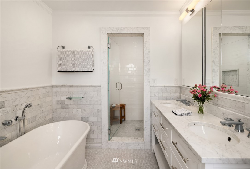 926 Harvard, Seattle, Washington 98102, 4 Bedrooms Bedrooms, ,1 BathroomBathrooms,Residential,For Sale,Harvard,NWM1856019