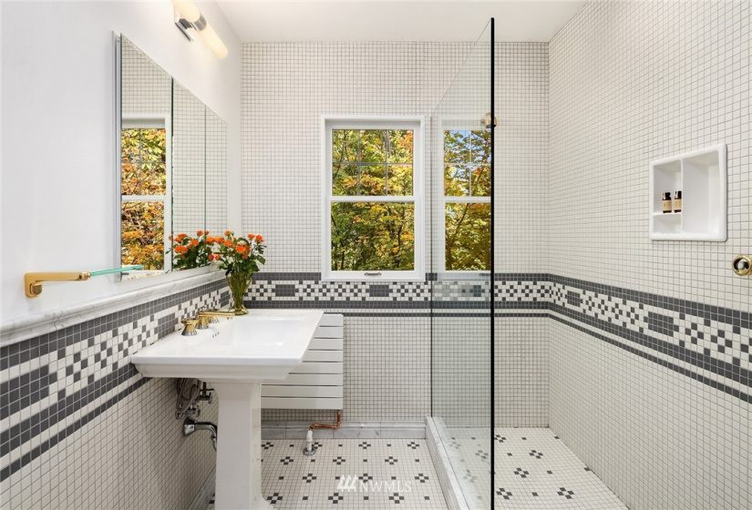 926 Harvard, Seattle, Washington 98102, 4 Bedrooms Bedrooms, ,1 BathroomBathrooms,Residential,For Sale,Harvard,NWM1856019