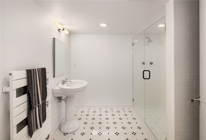 926 Harvard, Seattle, Washington 98102, 4 Bedrooms Bedrooms, ,1 BathroomBathrooms,Residential,For Sale,Harvard,NWM1856019