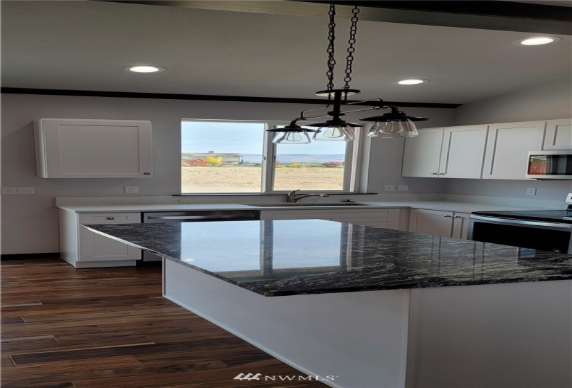 710 3rd, Brewster, Washington 98812, 3 Bedrooms Bedrooms, ,2 BathroomsBathrooms,Residential,For Sale,Eastbay,3rd,NWM1856984