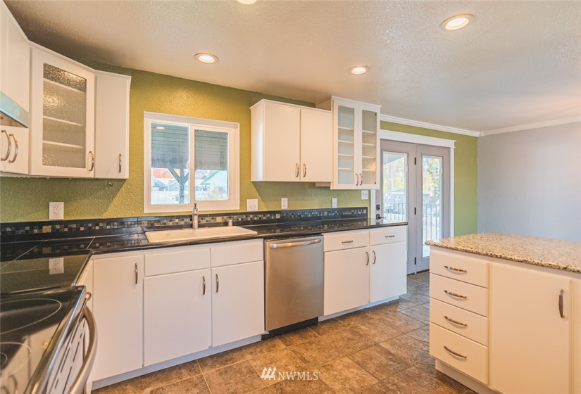 1421 Lakeway, Moses Lake, Washington 98837, 4 Bedrooms Bedrooms, ,2 BathroomsBathrooms,Residential,For Sale,Broadripple Add #3,Lakeway,NWM1857203