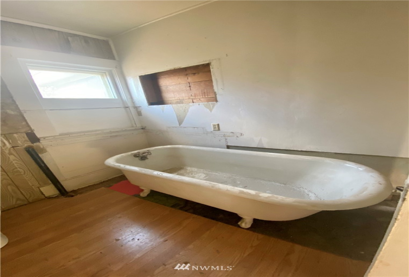 218 Warren, Waitsburg, Washington 99361, 2 Bedrooms Bedrooms, ,1 BathroomBathrooms,Residential,For Sale,Warren,NWM1856851