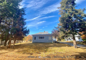 218 Warren, Waitsburg, Washington 99361, 2 Bedrooms Bedrooms, ,1 BathroomBathrooms,Residential,For Sale,Warren,NWM1856851