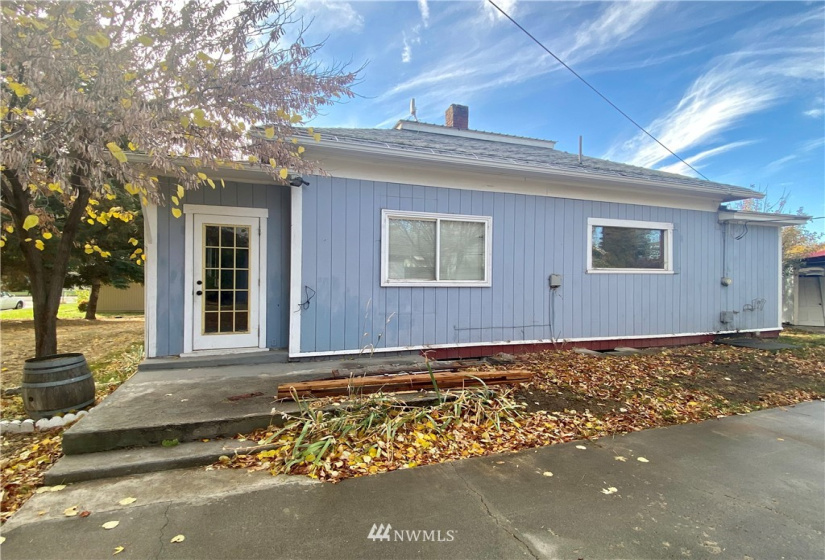 218 Warren, Waitsburg, Washington 99361, 2 Bedrooms Bedrooms, ,1 BathroomBathrooms,Residential,For Sale,Warren,NWM1856851