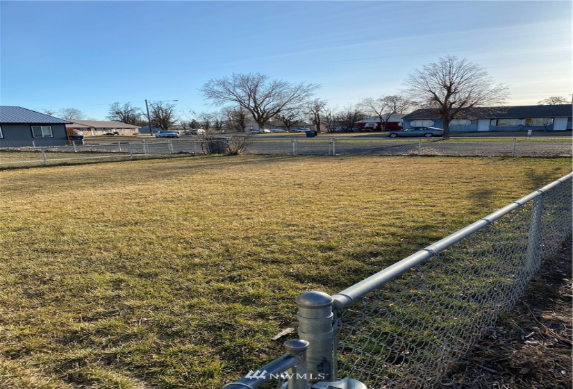 1016 Lowry, Moses Lake, Washington 98837, ,Residential Income,For Sale,Larson,Lowry,NWM1856757