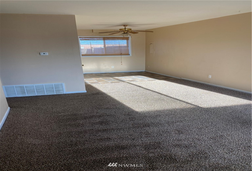 1016 Lowry, Moses Lake, Washington 98837, ,Residential Income,For Sale,Larson,Lowry,NWM1856757