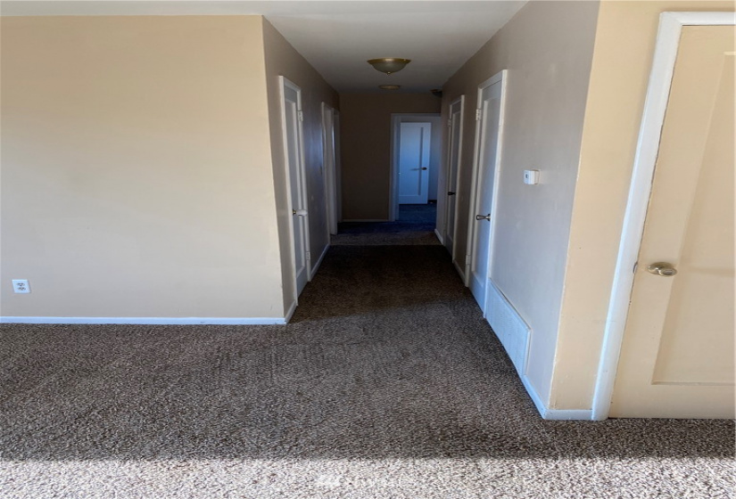 1016 Lowry, Moses Lake, Washington 98837, ,Residential Income,For Sale,Larson,Lowry,NWM1856757