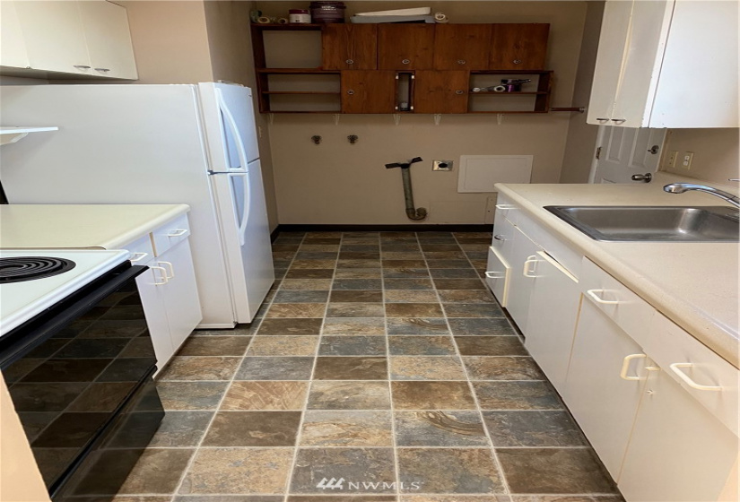 1016 Lowry, Moses Lake, Washington 98837, ,Residential Income,For Sale,Larson,Lowry,NWM1856757