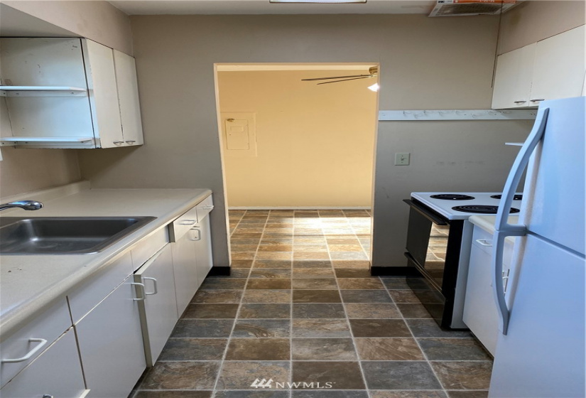 1016 Lowry, Moses Lake, Washington 98837, ,Residential Income,For Sale,Larson,Lowry,NWM1856757