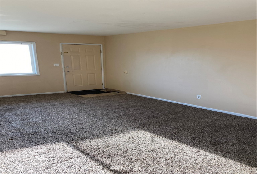 1016 Lowry, Moses Lake, Washington 98837, ,Residential Income,For Sale,Larson,Lowry,NWM1856757