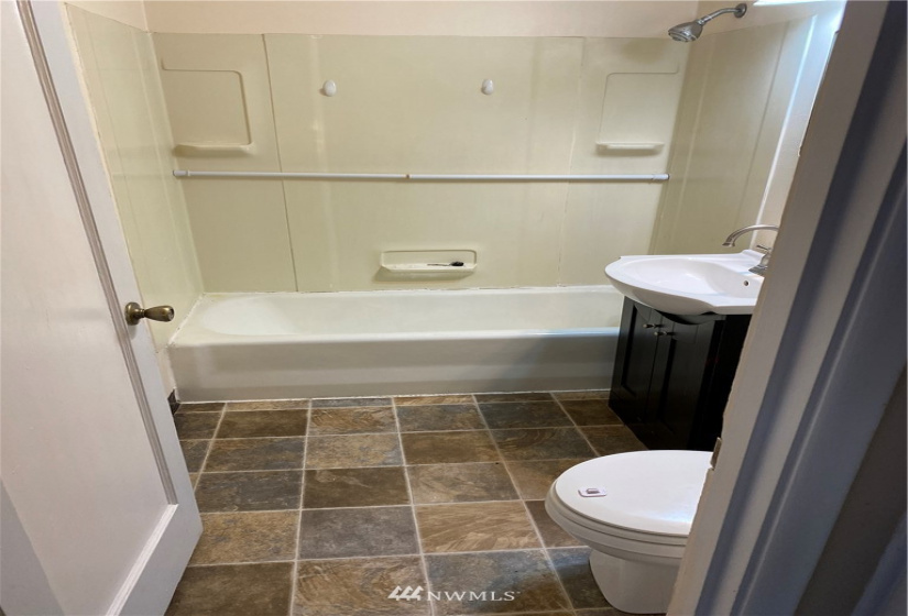 1016 Lowry, Moses Lake, Washington 98837, ,Residential Income,For Sale,Larson,Lowry,NWM1856757