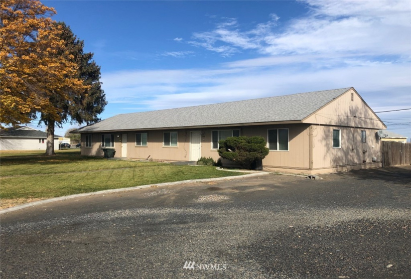 1016 Lowry, Moses Lake, Washington 98837, ,Residential Income,For Sale,Larson,Lowry,NWM1856757