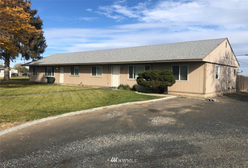 1016 Lowry, Moses Lake, Washington 98837, ,Residential Income,For Sale,Larson,Lowry,NWM1856757