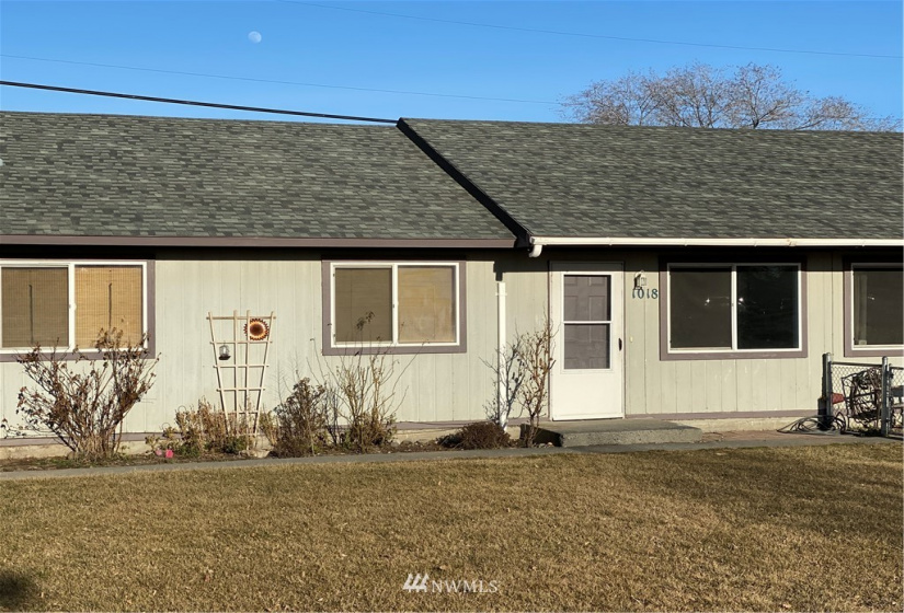 1016 Lowry, Moses Lake, Washington 98837, ,Residential Income,For Sale,Larson,Lowry,NWM1856757