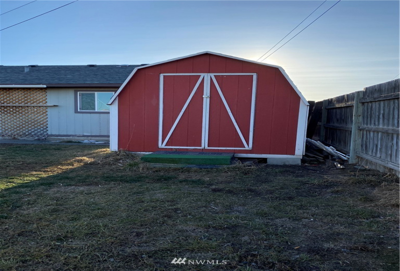 1016 Lowry, Moses Lake, Washington 98837, ,Residential Income,For Sale,Larson,Lowry,NWM1856757