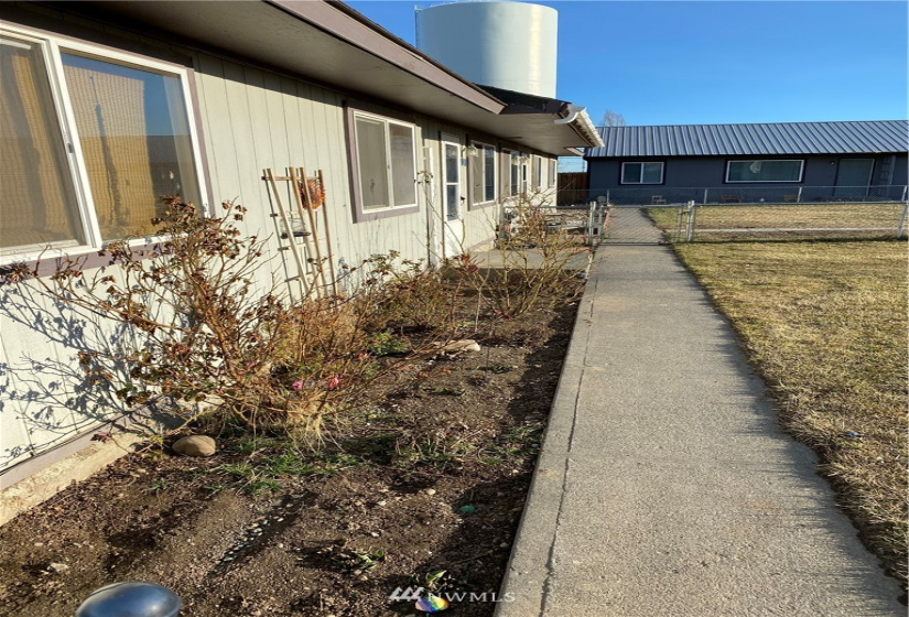 1016 Lowry, Moses Lake, Washington 98837, ,Residential Income,For Sale,Larson,Lowry,NWM1856757