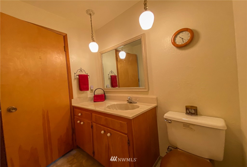 911 Armstrong, Wilbur, Washington 99185, 3 Bedrooms Bedrooms, ,2 BathroomsBathrooms,Residential,For Sale,Armstrong,NWM1857456