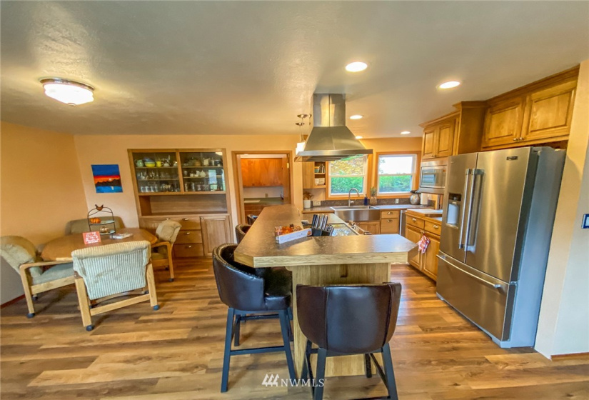 911 Armstrong, Wilbur, Washington 99185, 3 Bedrooms Bedrooms, ,2 BathroomsBathrooms,Residential,For Sale,Armstrong,NWM1857456