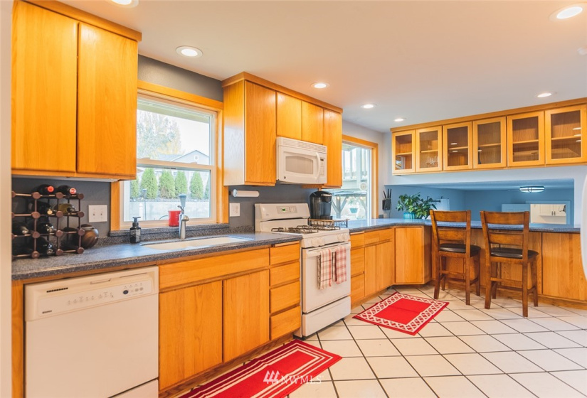 524 Edgewater, Moses Lake, Washington 98837, 3 Bedrooms Bedrooms, ,2 BathroomsBathrooms,Residential,For Sale,Edgewater,NWM1859310
