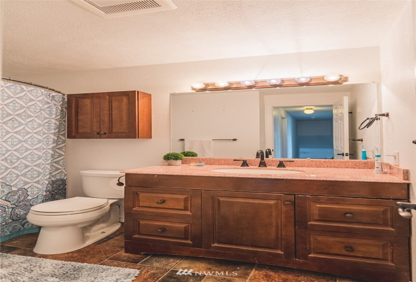 524 Edgewater, Moses Lake, Washington 98837, 3 Bedrooms Bedrooms, ,2 BathroomsBathrooms,Residential,For Sale,Edgewater,NWM1859310