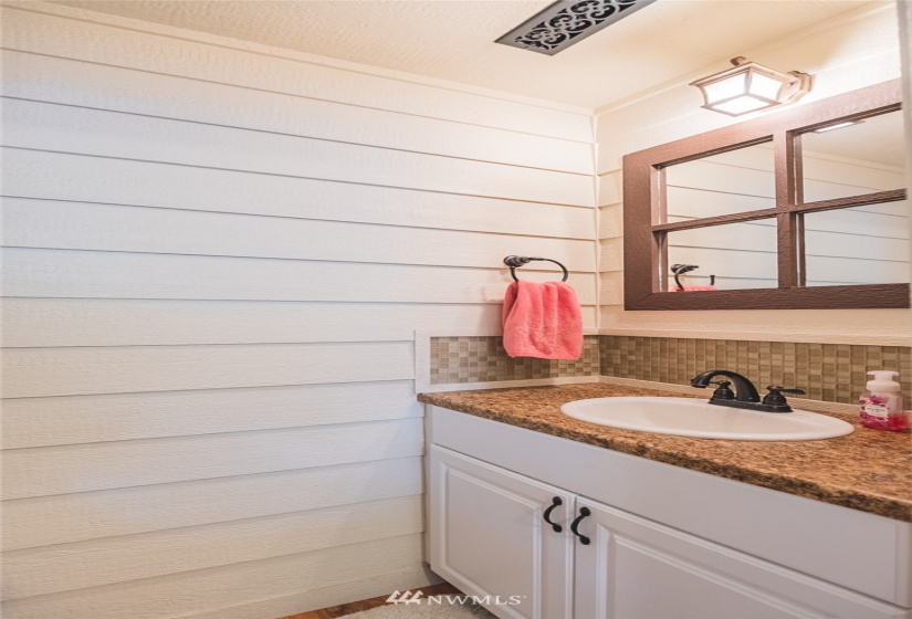 524 Edgewater, Moses Lake, Washington 98837, 3 Bedrooms Bedrooms, ,2 BathroomsBathrooms,Residential,For Sale,Edgewater,NWM1859310