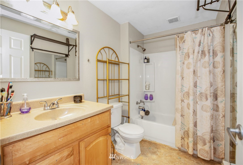 13055 Pacific, Lakewood, Washington 98499, 2 Bedrooms Bedrooms, ,1 BathroomBathrooms,Residential,For Sale,Pacific,NWM1858998