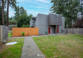 13055 Pacific, Lakewood, Washington 98499, 2 Bedrooms Bedrooms, ,1 BathroomBathrooms,Residential,For Sale,Pacific,NWM1858998