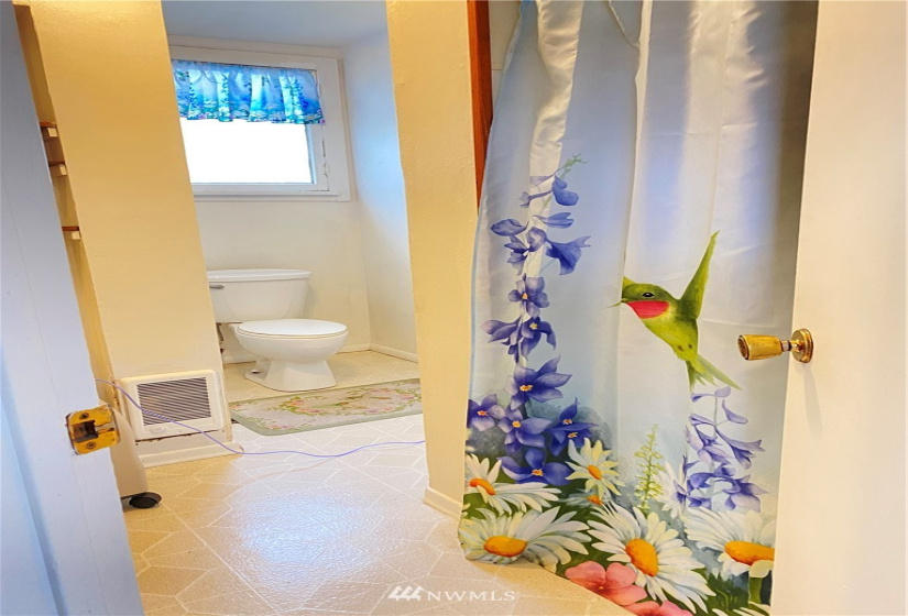 326 6th, College Place, Washington 99362, 4 Bedrooms Bedrooms, ,2 BathroomsBathrooms,Residential,For Sale,6th,NWM1859592