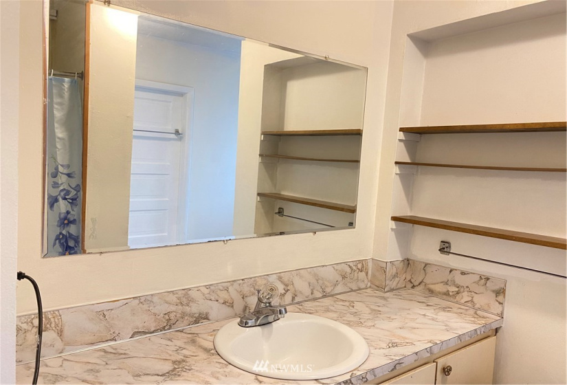 326 6th, College Place, Washington 99362, 4 Bedrooms Bedrooms, ,2 BathroomsBathrooms,Residential,For Sale,6th,NWM1859592